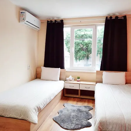 Hostel Roma *
