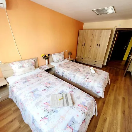 Hostel Roma Warna